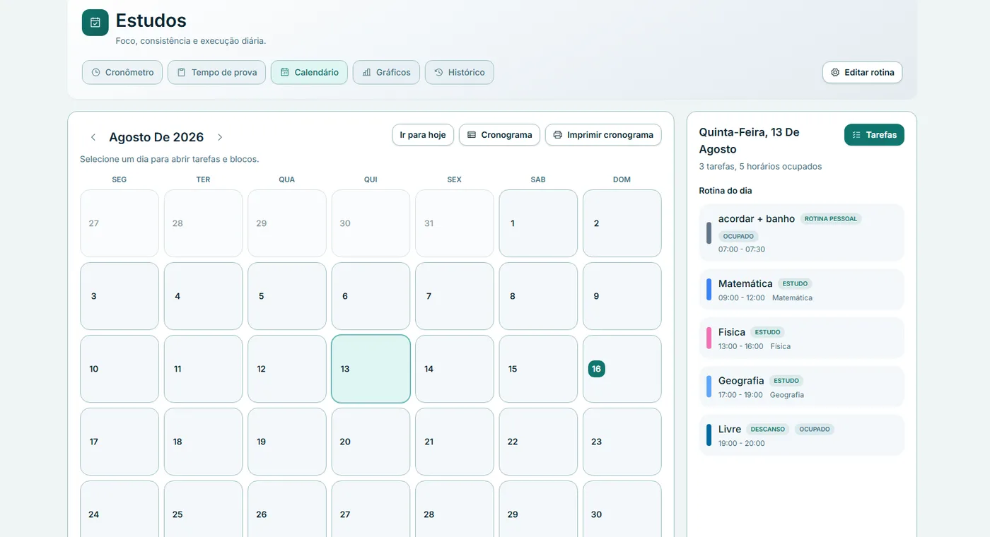 Calendário mensal de estudos do MacroTracker, com a rotina do dia detalhada ao lado por horário e matéria.